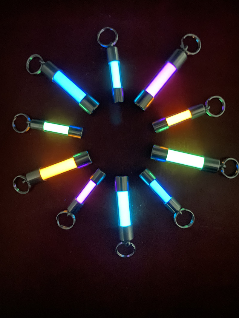 Leuchtender Anhänger aus Glas, – Tritium Gas Tube Bewertung und Preis