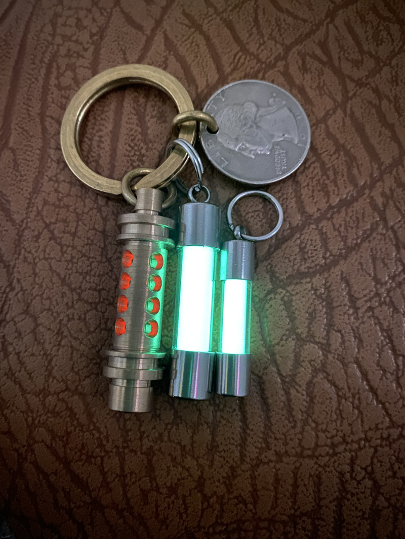 Leuchtender Anhänger aus Glas, – Tritium Gas Tube Bewertung und Preis